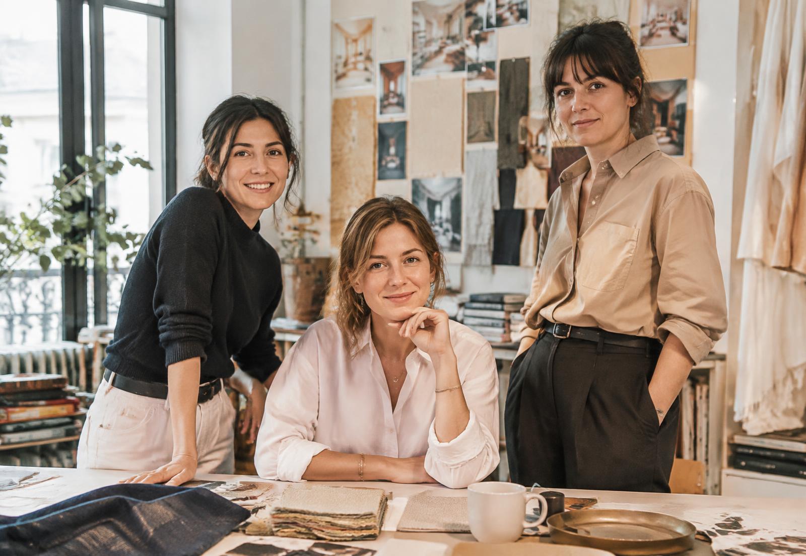 L'équipe de décoratrices dans l'atelier